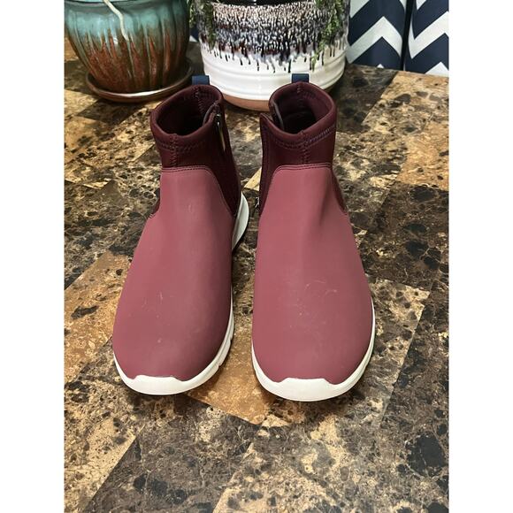 Spenco Women's Paddock Ankle Boot in burgundy neoprene - Picture 4 of 8